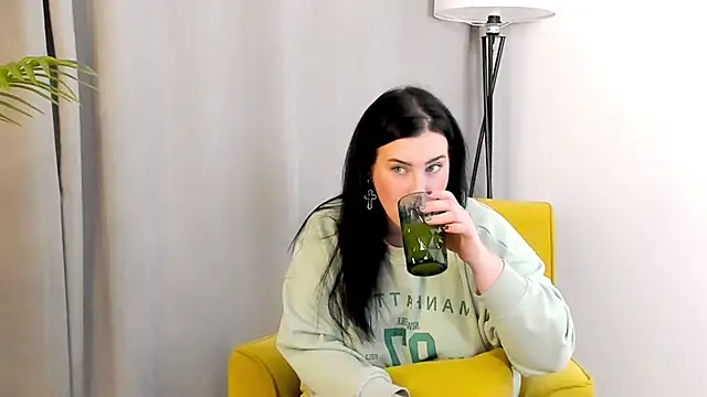 Snapshot of EvonVang chatting on December 18, 11:38 am EvonVang online show from December 18, 11:38 am