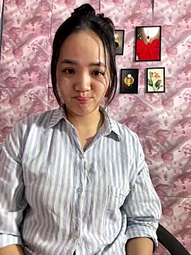 Snapshot of Sisilaydy_01 chatting on December 16, 12:32 pm Sisilaydy 01 online show from December 16, 12:32 pm