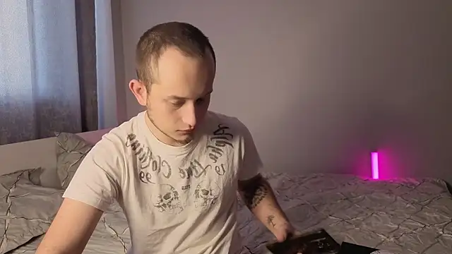 Pearl couple online show from February 10, 9:02 am