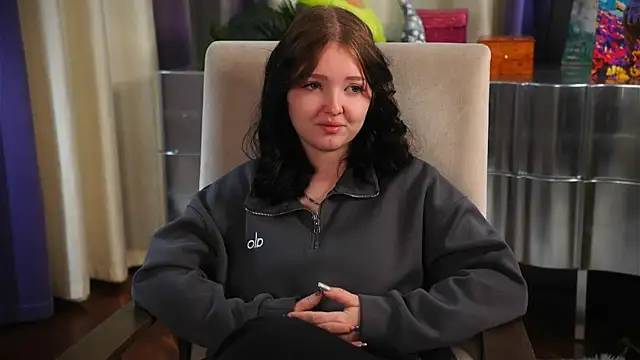 Snapshot of LucilaKeitel chatting on December 17, 3:45 am LucilaKeitel online show from December 17, 3:45 am