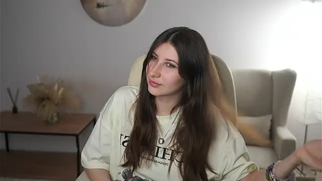 Snapshot of AudieHornback chatting on December 17, 11:38 am AudieHornback online show from December 17, 11:38 am