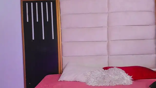 JuliMonroe19 online show from March 11, 2:01 pm