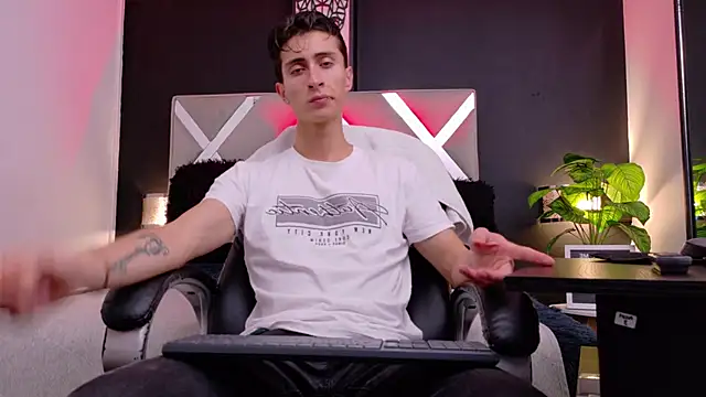 Ithan Skin online show from January 7, 11:45 am