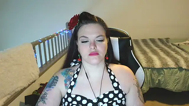 Snapshot of VixieVanderbilt chatting on December 17, 4:46 pm VixieVanderbilt online show from December 17, 4:46 pm