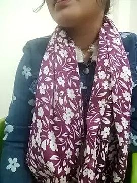 Snapshot of Meenu_rani7 chatting on December 18, 6:19 am Meenu rani7 online show from December 18, 6:19 am