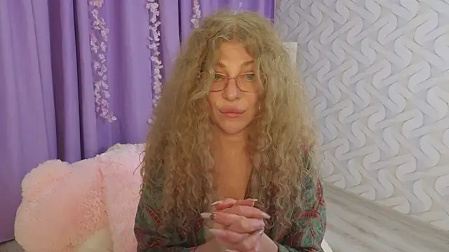 EvaTemptt online show from March 1, 4:42 pm