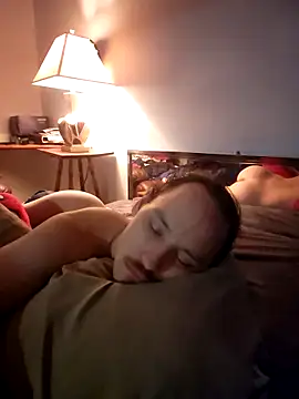 Snapshot of LilWhyteBoiGamer chatting on December 17, 9:59 am LilWhyteBoiGamer online show from December 17, 9:59 am