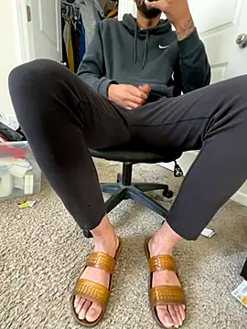 Snapshot of Kingbertfeet chatting on December 21, 2:13 pm Kingbertfeet online show from December 21, 2:13 pm