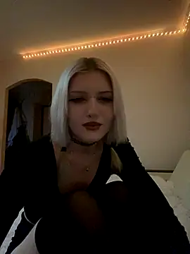 Snapshot of kris_tinika chatting on December 19, 7:48 am kris tinika online show from December 19, 7:48 am