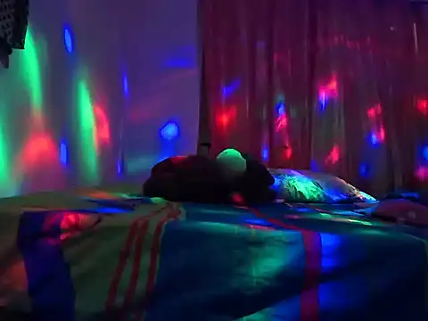 Snapshot of Rxxen chatting on December 18, 4:29 am Rxxen online show from December 18, 4:29 am