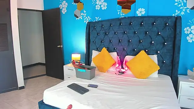 Issa Clark01 online show from February 13, 9:44 pm