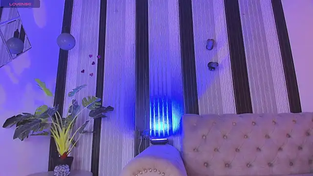 tiffanyy 777 online show from February 5, 8:46 pm