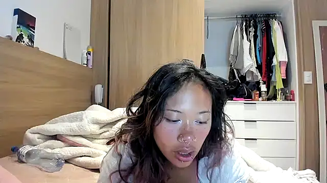 Snapshot of heavenngirlyy444 chatting on January 11, 7:24 am heavenngirlyy444 online show from January 11, 7:24 am