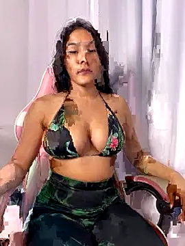 Snapshot of Laurapocah chatting on December 19, 6:59 pm Laurapocah online show from December 19, 6:59 pm