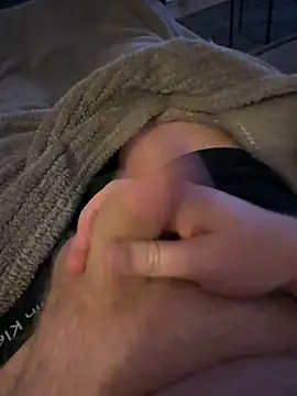 Snapshot of bigB822 chatting on December 17, 6:03 pm bigB822 online show from December 17, 6:03 pm