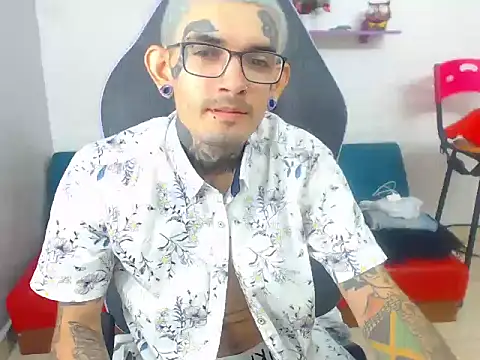 Boy tatto77 online show from December 18, 6:36 pm