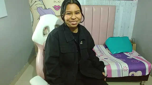 Snapshot of chloe_lust chatting on December 19, 6:31 am chloe lust online show from December 19, 6:31 am