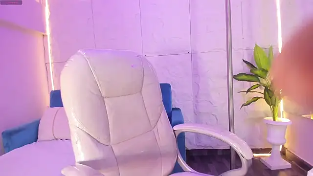 Snapshot of Mia_Ness chatting on January 8, 12:07 pm Mia Ness online show from January 8, 12:07 pm