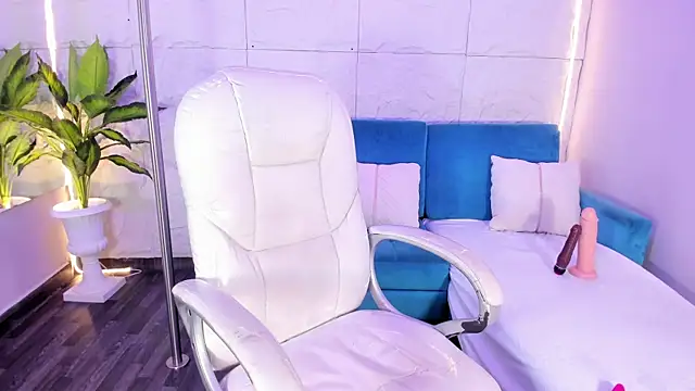 Snapshot of Mia_Ness chatting on January 10, 12:29 pm Mia Ness online show from January 10, 12:29 pm