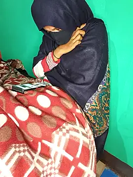 QWEEN7B online show from December 21, 12:56 pm