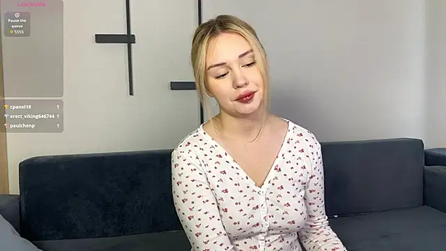 Snapshot of StellaSweetTrouble chatting on February 22, 9:08 am StellaSweetTrouble online show from February 22, 9:08 am