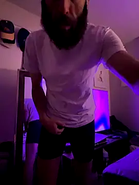 Snapshot of HairyHornyHottie chatting on December 18, 12:22 pm HairyHornyHottie online show from December 18, 12:22 pm