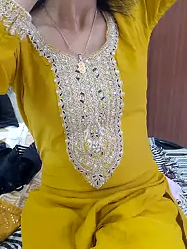 Snapshot of Anjali680 chatting on February 12, 3:45 am Anjali680 online show from February 12, 3:45 am