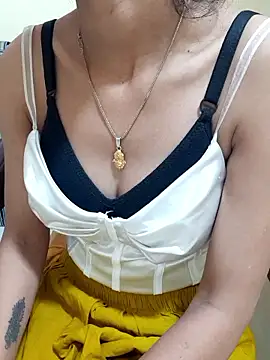 Snapshot of Anjali680 chatting on February 19, 3:57 am Anjali680 online show from February 19, 3:57 am