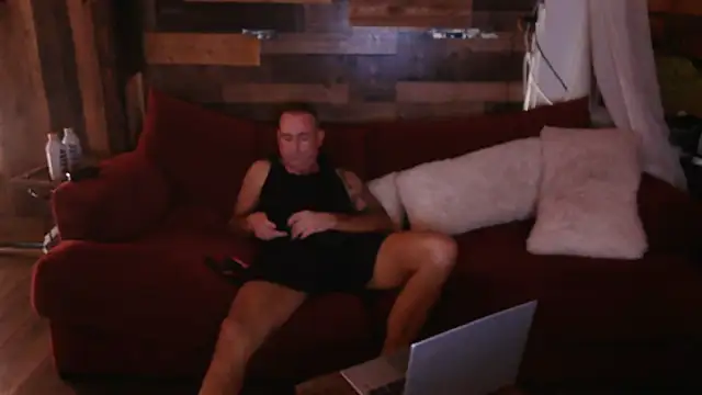 Snapshot of MISTERANDDEMI chatting on February 17, 2:08 am MISTERANDDEMI online show from February 17, 2:08 am