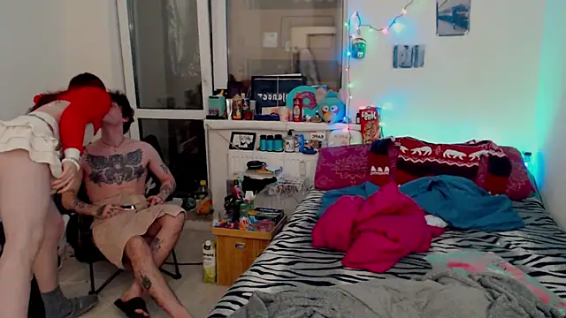 Snapshot of MaryJane_x_Peter chatting on December 19, 2:02 pm MaryJane x Peter online show from December 19, 2:02 pm