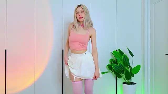 MidnightLily  online show from March 6, 2:52 am