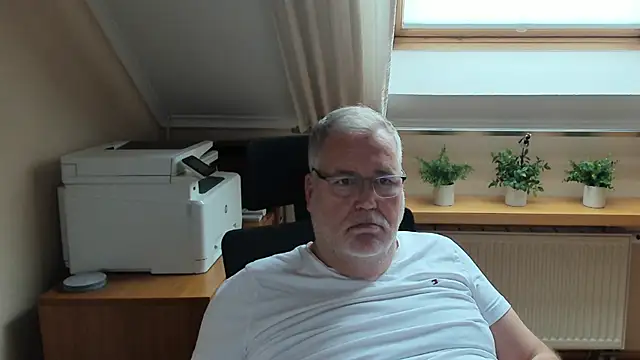 Snapshot of gentlecamsub chatting on December 21, 12:45 pm gentlecamsub online show from December 21, 12:45 pm