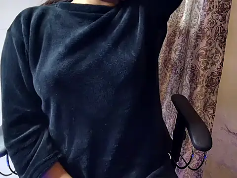 Snapshot of _Mystic_Moon chatting on December 21, 10:33 am Mystic Moon online show from December 21, 10:33 am