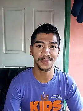 Snapshot of MR_OSMAR chatting on December 18, 10:38 pm MR OSMAR online show from December 18, 10:38 pm