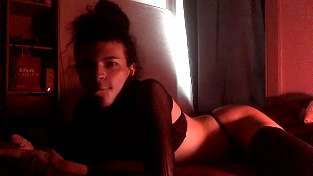 Snapshot of TheHellebora chatting on December 19, 1:29 pm TheHellebora online show from December 19, 1:29 pm