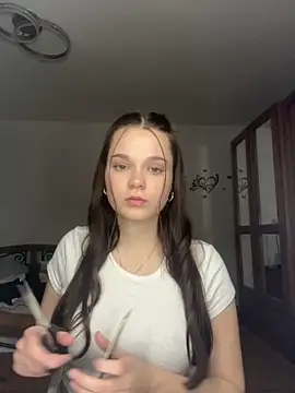 Snapshot of ElenaMariee chatting on December 19, 10:06 pm ElenaMariee online show from December 19, 10:06 pm