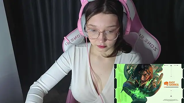 Pink-Aura- online show from January 15, 8:23 pm