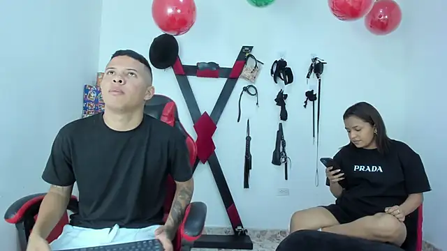 Snapshot of Three_Ways_to_Love chatting on December 22, 12:13 pm Three Ways to Love online show from December 22, 12:13 pm