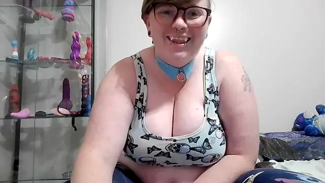 Snapshot of Pupghostt chatting on December 21, 7:43 pm Pupghostt online show from December 21, 7:43 pm