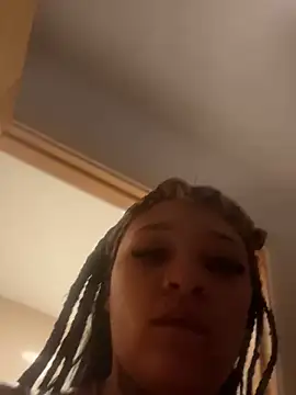 urprettygirlleenay online show from March 23, 1:04 pm