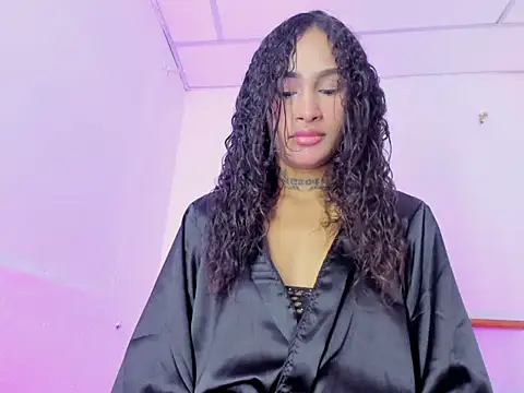 Snapshot of lyanablucs1 chatting on December 20, 12:45 pm lyanablucs1 online show from December 20, 12:45 pm