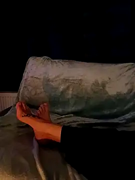 Snapshot of Love-Feet-25 chatting on December 19, 8:16 pm Love-Feet-25 online show from December 19, 8:16 pm