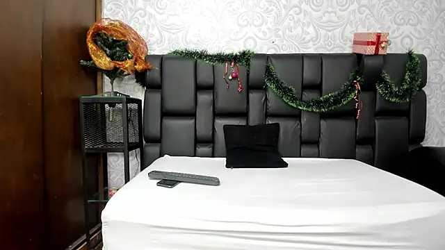 Snapshot of KyleBakerr chatting on December 19, 9:55 pm KyleBakerr online show from December 19, 9:55 pm