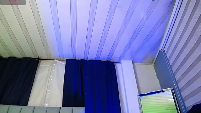 Snapshot of Emilyy05_ chatting on December 21, 3:35 am Emilyy05 online show from December 21, 3:35 am