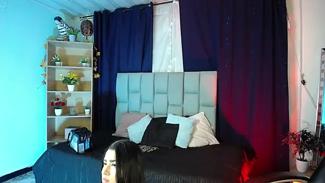 Snapshot of Emilyy05_ chatting on January 6, 3:10 am Emilyy05 online show from January 6, 3:10 am