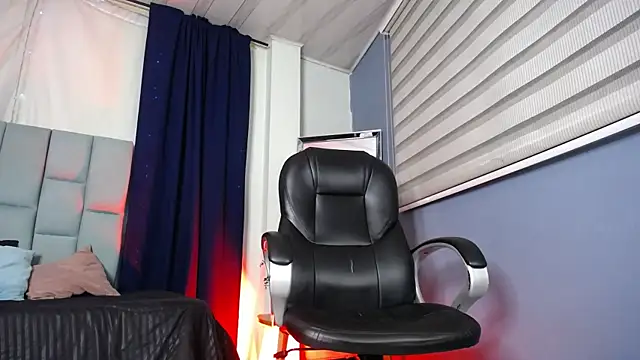 Snapshot of Emilyy05_ chatting on January 18, 3:10 am Emilyy05 online show from January 18, 3:10 am