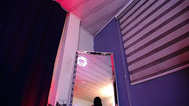 Snapshot of Emilyy05_ chatting on February 13, 3:13 am Emilyy05 online show from February 13, 3:13 am