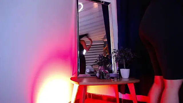 Snapshot of Emilyy05_ chatting on February 25, 3:05 am Emilyy05 online show from February 25, 3:05 am