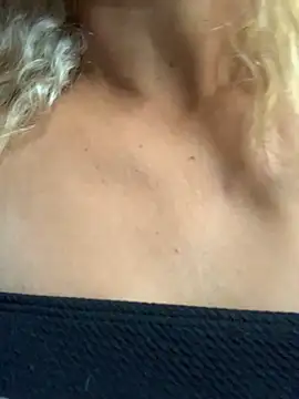 Snapshot of bety13 chatting on February 25, 9:08 am bety13 online show from February 25, 9:08 am