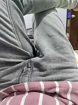 Snapshot of hydhunk26 chatting on December 20, 10:11 am hydhunk26 online show from December 20, 10:11 am